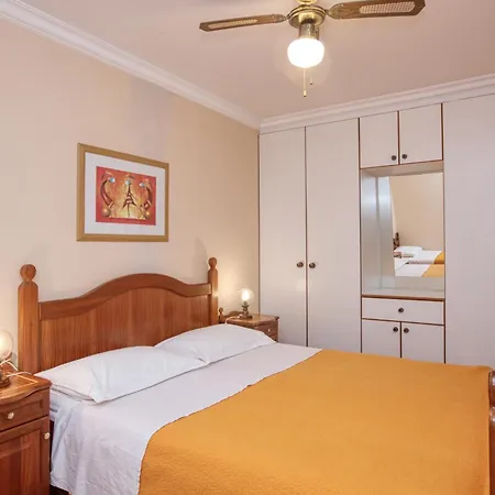 Apartments By The Sea Brodarica, Sibenik - 4194 Brodarica (Sibenik-Knin)