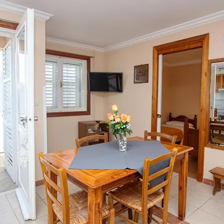 Apartment Apartments By The Sea Brodarica, Sibenik - 4194 *