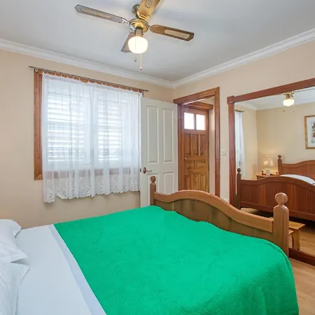 Apartments By The Sea Brodarica, Sibenik - 4194 Brodarica (Sibenik-Knin)